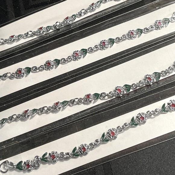 👋 3/$15 FASHION JEWELRY FLOWER BRACELET NWT - Picture 5 of 5